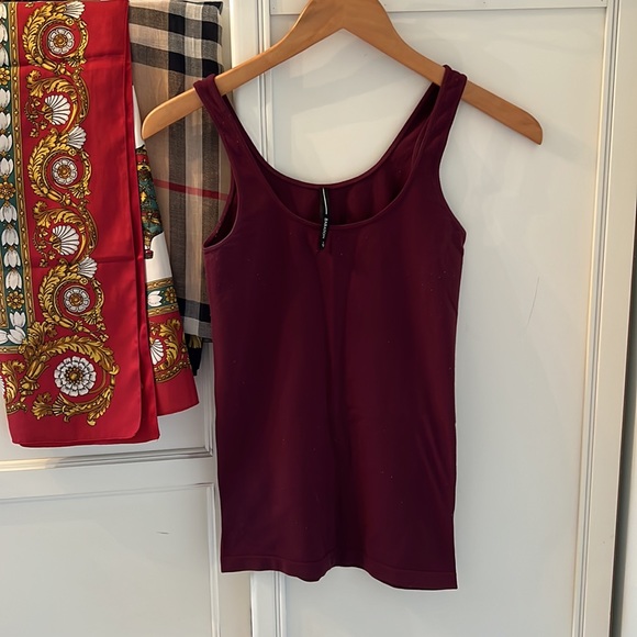 Aritzia Babaton Women's Top Tank Top - Picture 2 of 11